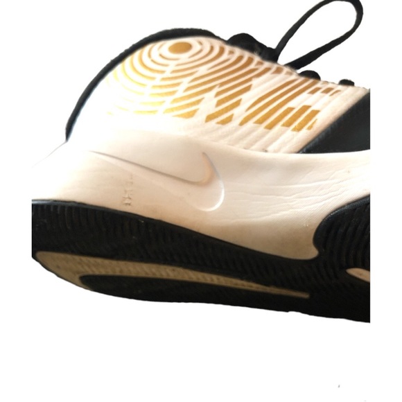 Nike Big Kid Team Hustle D9 Basketball Shoes Size 4 Youth - Picture 9 of 11